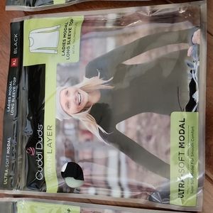 Cuddle Duds ladies modal long sleeve top, with thumb holes. Brand new with tags.